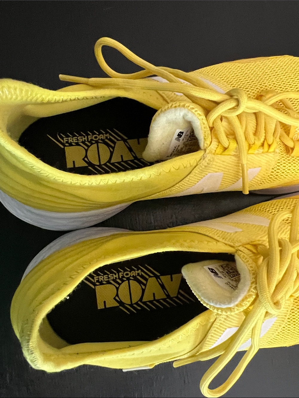 New Balance fresh foam Roav Bright Yellow Mesh Sneakers with White Accent Sz 10 - Picture 4 of 12